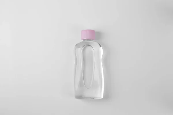 Transparante Fles Met Babyolie Witte Achtergrond Bovenaanzicht — Stockfoto