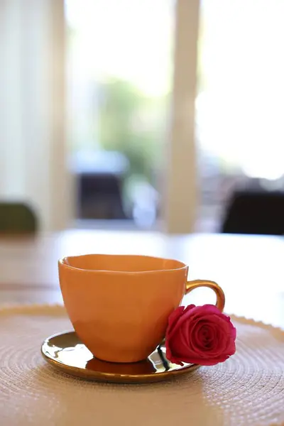 Cup Hot Drink Red Rose Table Indoors Space Text — Stock Photo, Image