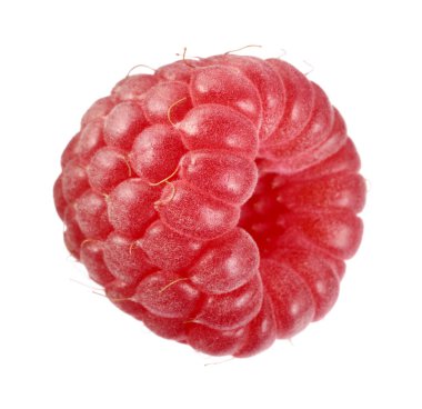 Lezzetli olgun bir ahududu beyaza izole edilmiş.