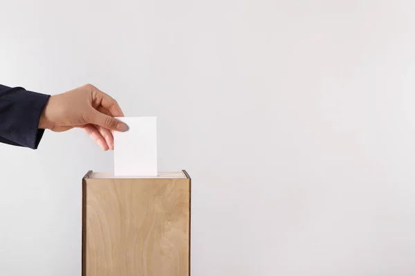 Woman Putting Her Vote Ballot Box Light Grey Background Closeup — Stock Photo, Image