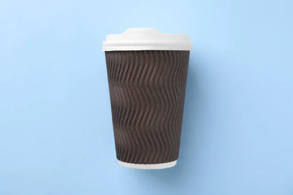 Одна Бумажная Чашка Светло Голубом Фоне Вид Сверху Кофе Дорогу — стоковое фото