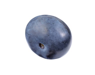 Taze olgun bir yaban mersini beyazda izole edilmiş.