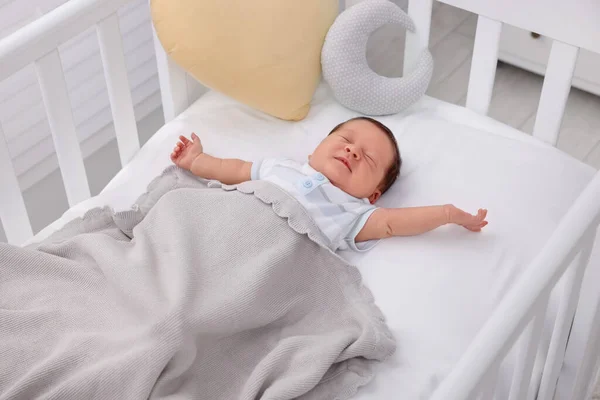 Cute Newborn Baby Sleeping Blanket Crib Home — Stock Photo, Image
