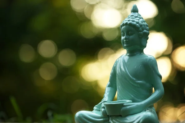 Dekoratív Buddha Szobor Elmosódott Háttér Szabadban Szöveg Helye — Stock Fotó
