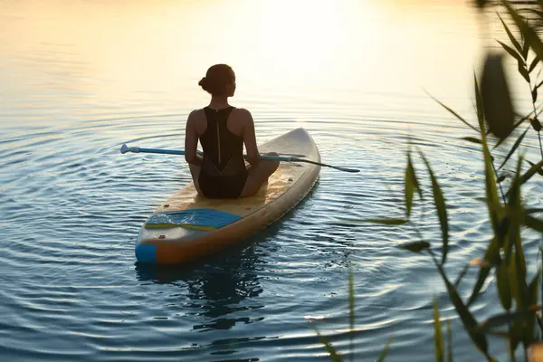Woman Paddle Boarding Sup Board River Sunset Back View — Stock Photo, Image