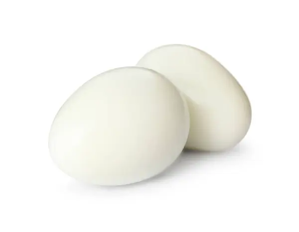 Два Очищенных Перепелиных Яйца Изолированных Белом — стоковое фото