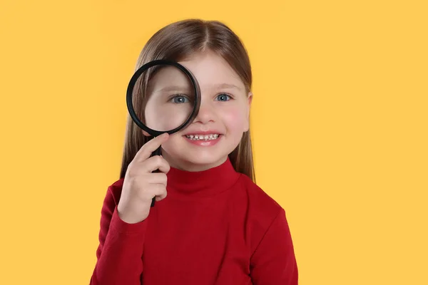 Cute Little Girl Looking Magnifier Yellow Background — Stock Photo, Image