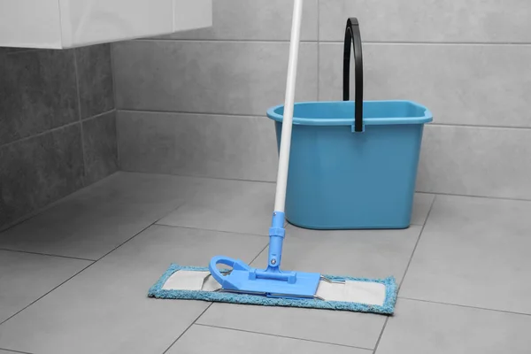 Mop Bucket Tiled Floor Toilet — Stock Photo, Image