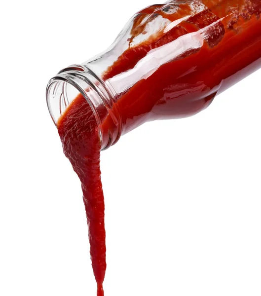 Gießen Leckeren Roten Ketchup Aus Glasflasche Isoliert Auf Weiß — Stockfoto