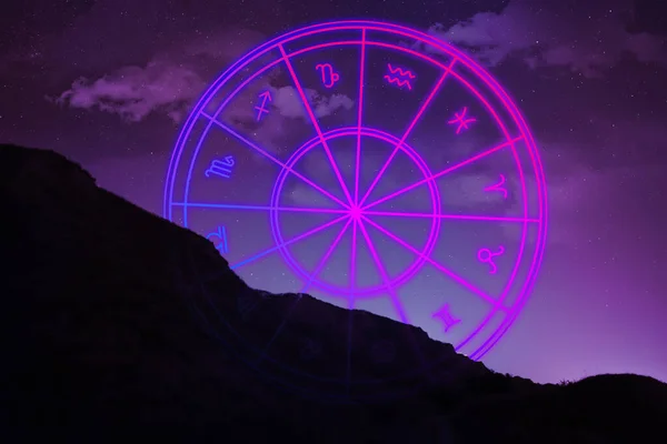 Astrologia Koło Zodiaku Góra Pod Nocnym Niebem — Zdjęcie stockowe