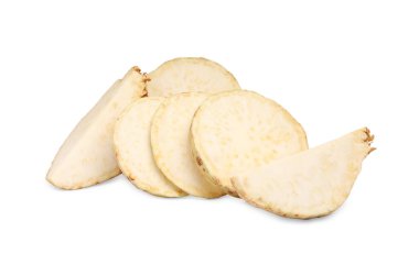 Beyaz üzerinde izole edilmiş taze kereviz kökleri kes