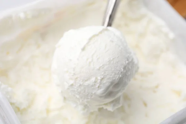 Steel Scoop Tasty Vanilla Ice Cream Closeup — Stock Photo, Image