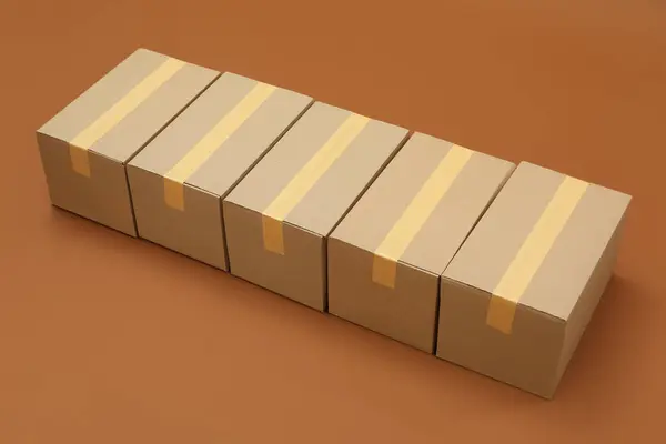 Kahverengi Arkaplanda Karton Kutular Grubu — Stok fotoğraf