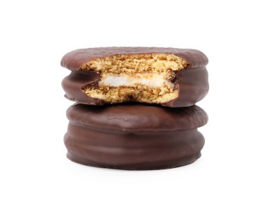 İki lezzetli çikolatalı turta, beyaz üzerine izole.