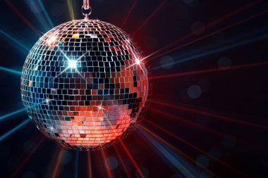 Koyu arkaplanda parlak disko topu, metin için boşluk