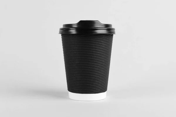 Taza Papel Negro Con Tapa Plástico Sobre Fondo Claro Café — Foto de Stock