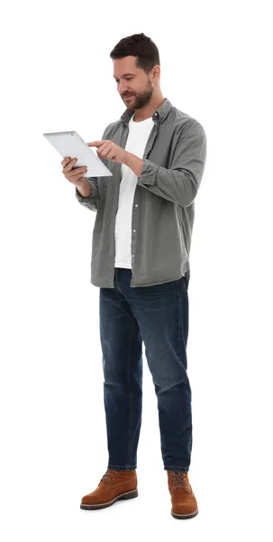 Pohledný Muž Pomocí Tabletu Bílém Pozadí — Stock fotografie