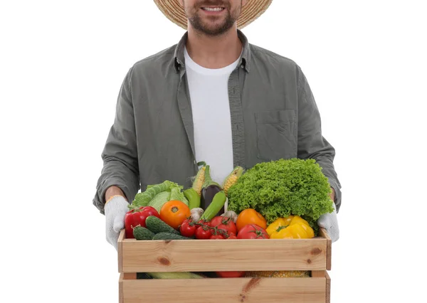Temporada Colheita Agricultor Feliz Segurando Caixa Madeira Com Legumes Fundo — Fotografia de Stock