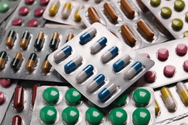 Arka plan olarak farklı haplar içeren kabarcıklar, yakın çekim