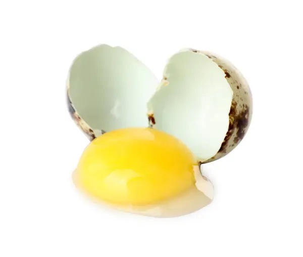 Одно Разбитое Перепелиное Яйцо Изолированное Белом — стоковое фото