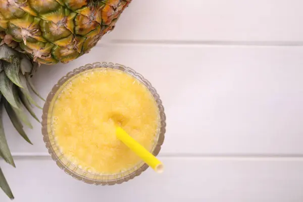 Lekkere Ananas Smoothie Vers Fruit Witte Houten Tafel Plat Gelegd — Stockfoto
