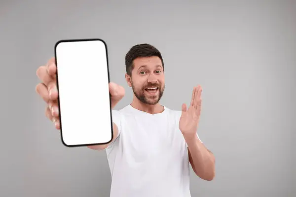 Surprised Man Showing Smartphone Hand Light Grey Background — Stock Photo, Image