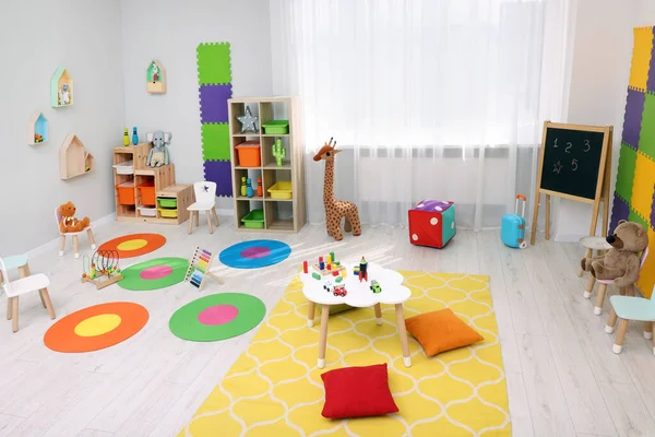 Kinderspielzimmer Mit Verschiedenen Spielzeugen Und Möbeln Gemütliche Kindergarteneinrichtung — Stockfoto