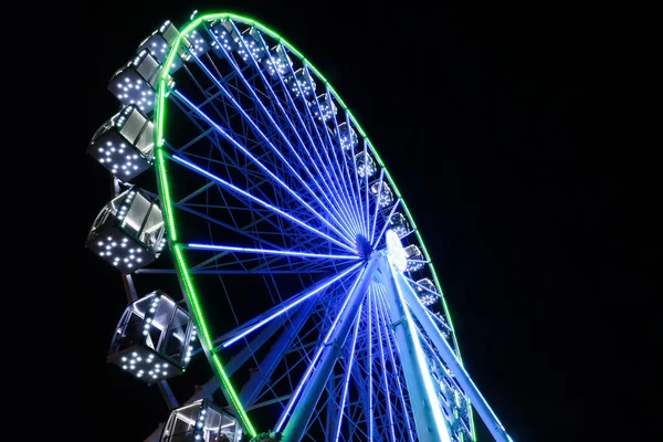 Beautiful Glowing Ferris Wheel Dark Sky Low Angle View — Stockfoto