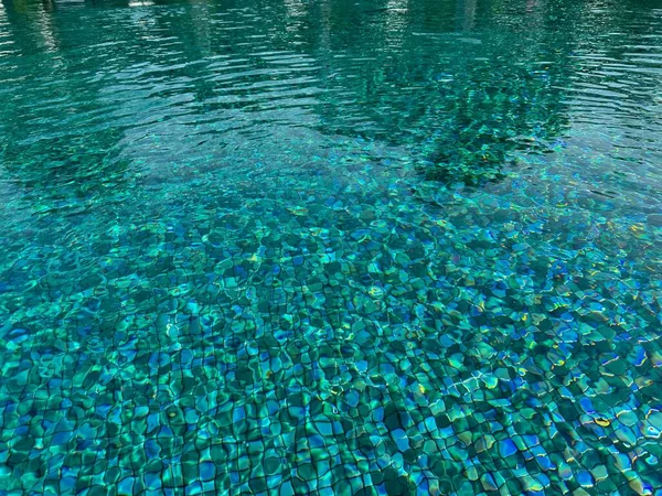 屋外のプールの明確な熟した水 — ストック写真