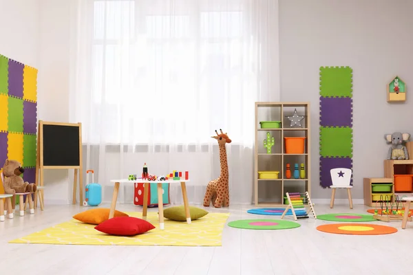 Kinderspielzimmer Mit Verschiedenen Spielzeugen Und Möbeln Gemütliche Kindergarteneinrichtung — Stockfoto