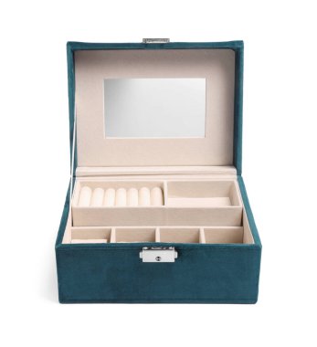 Bir boş mücevher kutusu beyaza izole edilmiş.