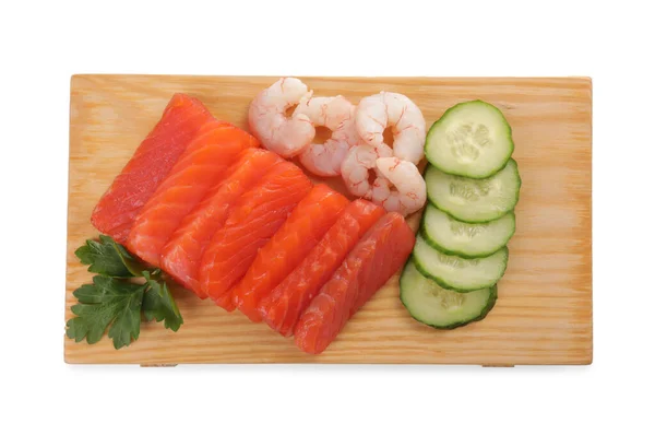 Pyszne Sashimi Zestaw Łososia Krewetek Serwowane Ogórków Pietruszki Izolowane Białym — Zdjęcie stockowe
