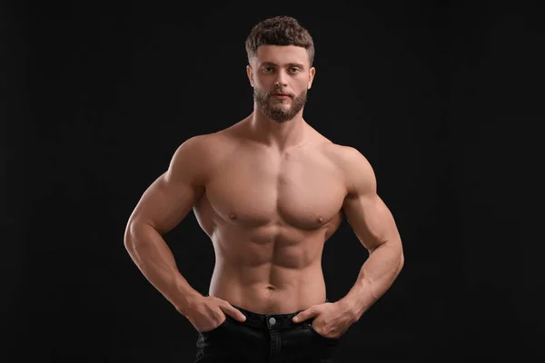 Bonito Homem Musculoso Fundo Preto Corpo Sexy — Fotografia de Stock