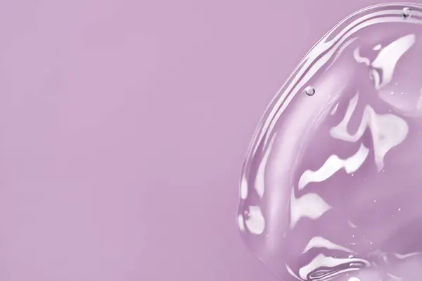 Прозрачный Гель Очистки Фиолетовом Фоне Вид Сверху Пространством Текста Косметический — стоковое фото