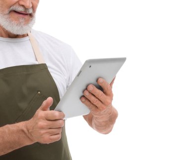 Beyaz arkaplanda tabletli adam, yakın plan