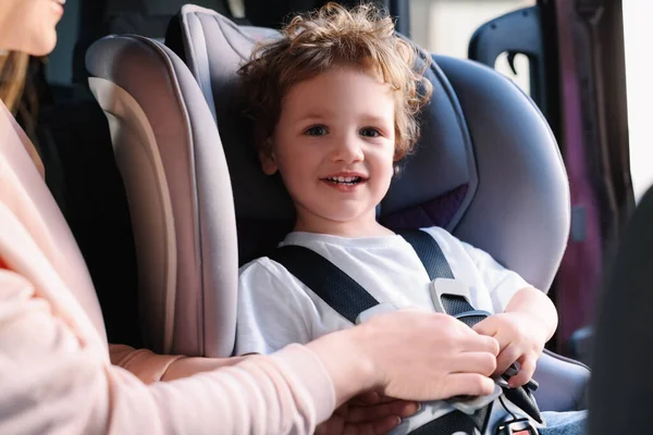 Mother Fastening Her Son Child Safety Seat Car — Stock Photo, Image