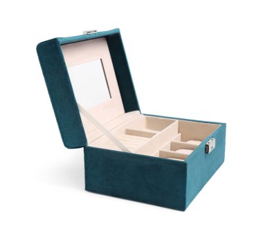 Bir boş mücevher kutusu beyaza izole edilmiş.