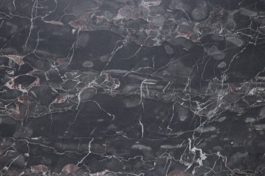 Arkaplan olarak koyu gri mermer yüzey, yakın plan