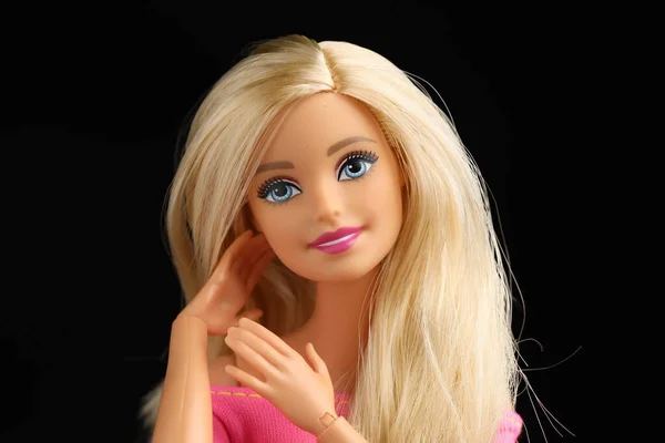 Mykolaiv Ukrajina Září 2023 Krásná Panenka Barbie Černém Pozadí — Stock fotografie