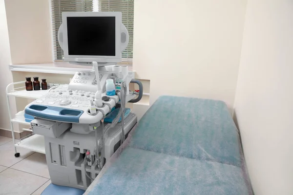 Ultrasound Machine Medical Trolley Examination Table Hospital — Stock Photo, Image