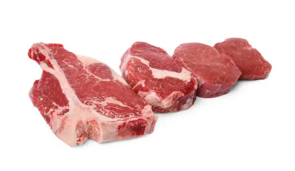 Резать Свежее Мясо Говядины Изолированы Белом — стоковое фото