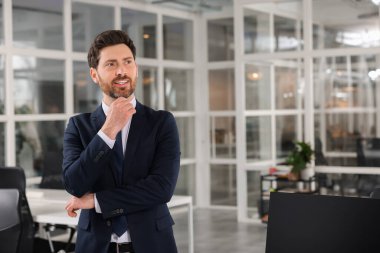 İçeride mutlu emlakçılar. Metin için boşluk