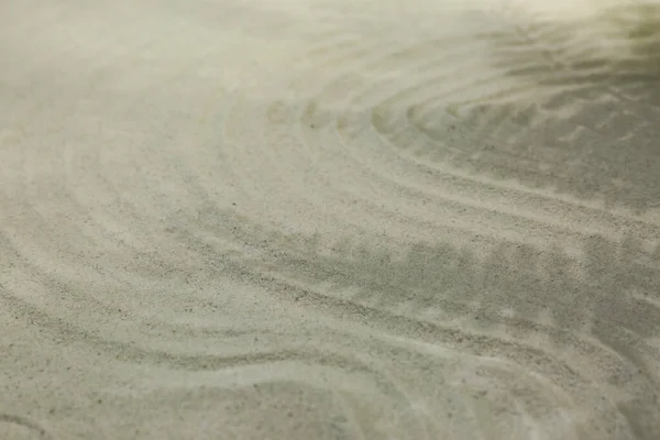 Όμορφες Γραμμές Και Σκιές Φύλλων Στην Άμμο Κοντά Κήπος Zen — Φωτογραφία Αρχείου