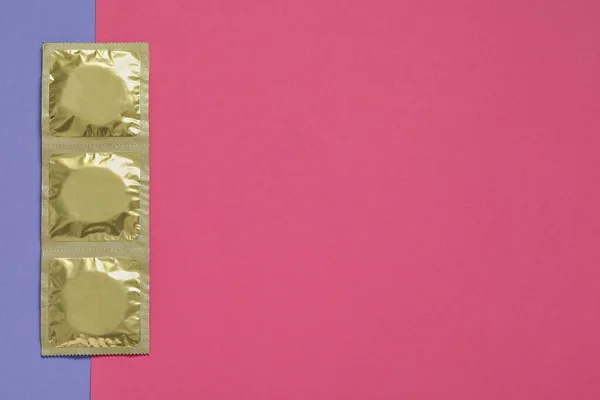 Pacchetti Preservativo Sfondo Colori Lastra Piatta Spazio Testo Sesso Sicuro — Foto Stock