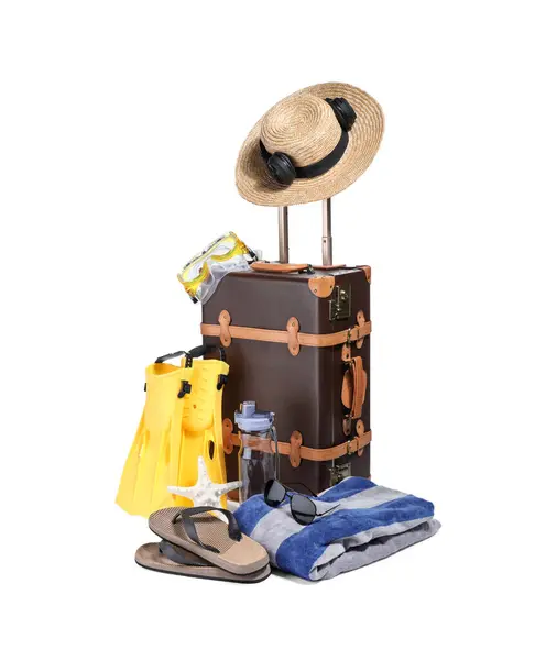 Suitcase Straw Hat Other Beach Accessories Isolated White — Stock Photo, Image