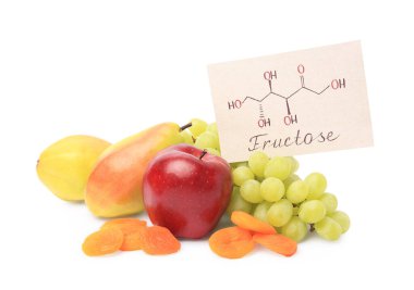 Kelime Fructose, lezzetli olgun meyveler ve beyaz üzerinde izole edilmiş kurutulmuş kayısılar.