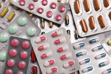 Arka plan olarak farklı haplar içeren kabarcıklar, üst görünüm