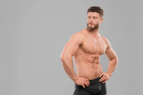 Bellissimo Uomo Muscoloso Sfondo Grigio Chiaro Spazio Testo Corpo Sexy — Foto Stock