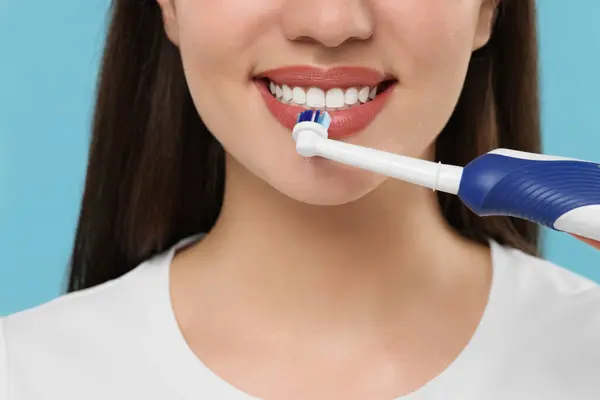Woman Brushing Her Teeth Electric Toothbrush Light Blue Background Closeup — Stock Photo, Image