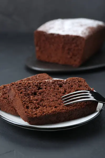 Leckere Schokoladenkuchen Auf Schwarzem Tisch — Stockfoto